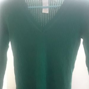Green v neck sweater